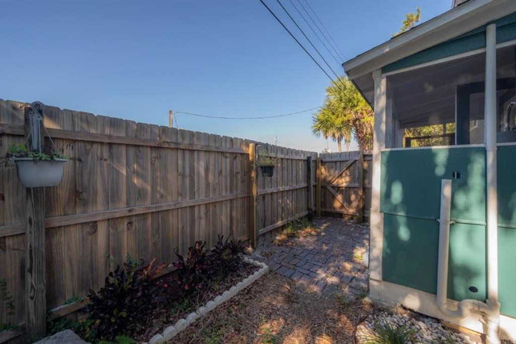 Serene Beachy Bungalow With Large Screened Porch! Tampa Esterno foto