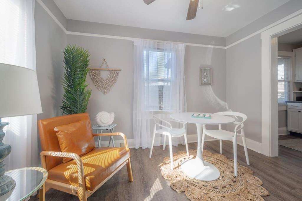 Serene Beachy Bungalow With Large Screened Porch! Tampa Esterno foto