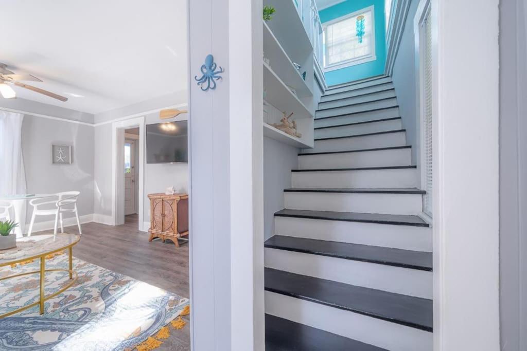 Serene Beachy Bungalow With Large Screened Porch! Tampa Esterno foto