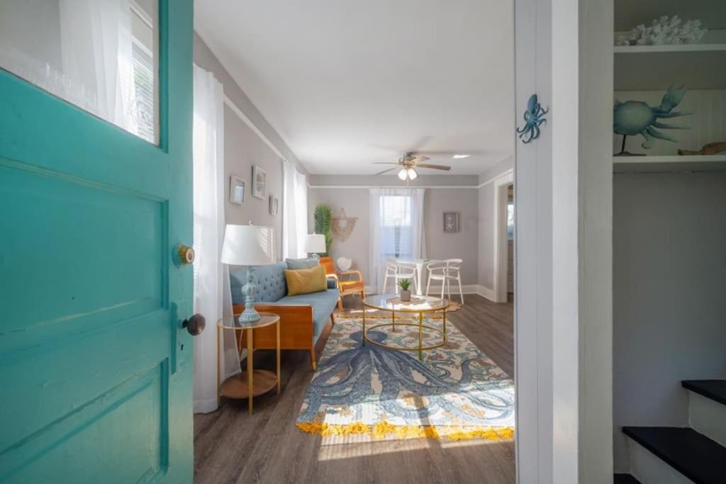 Serene Beachy Bungalow With Large Screened Porch! Tampa Esterno foto