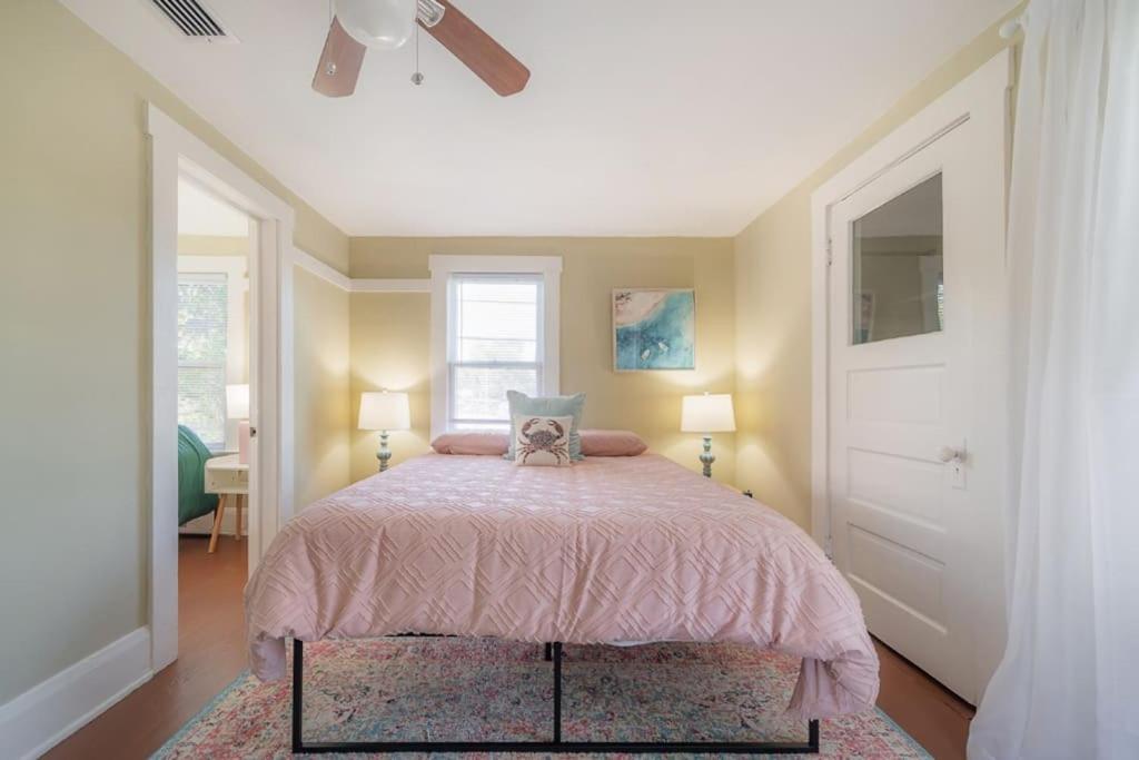 Serene Beachy Bungalow With Large Screened Porch! Tampa Esterno foto