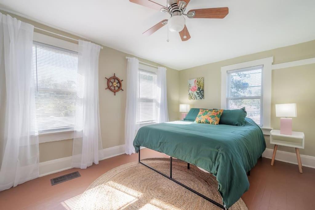 Serene Beachy Bungalow With Large Screened Porch! Tampa Esterno foto